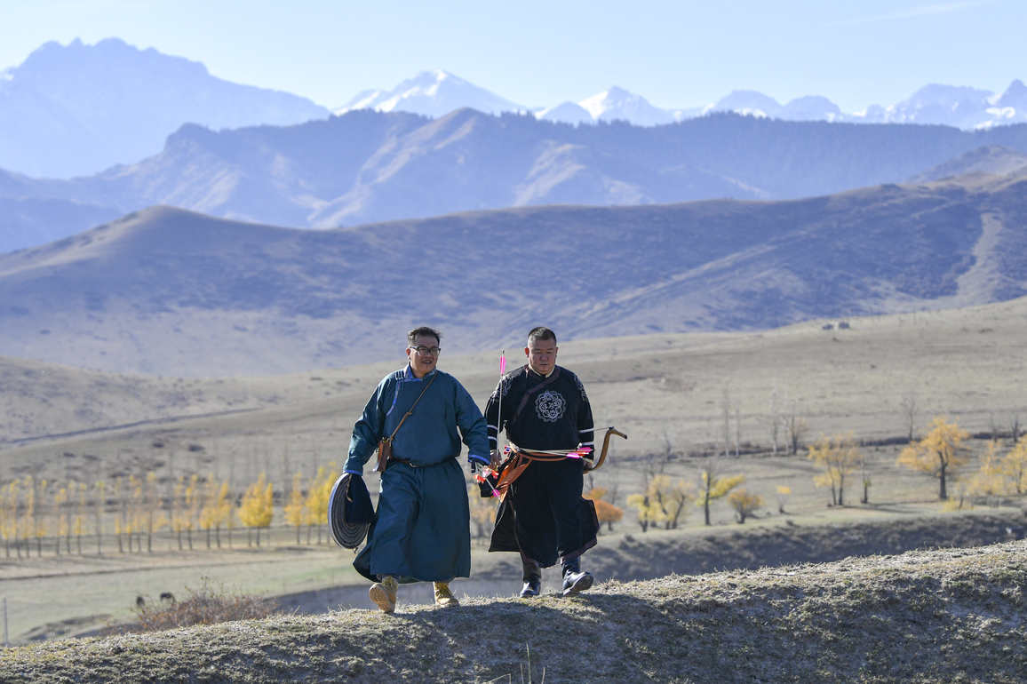 (SP)CHINA-XINJIANG-QAPQAL-ARCHERY-CHAMPION COACH(CN)
