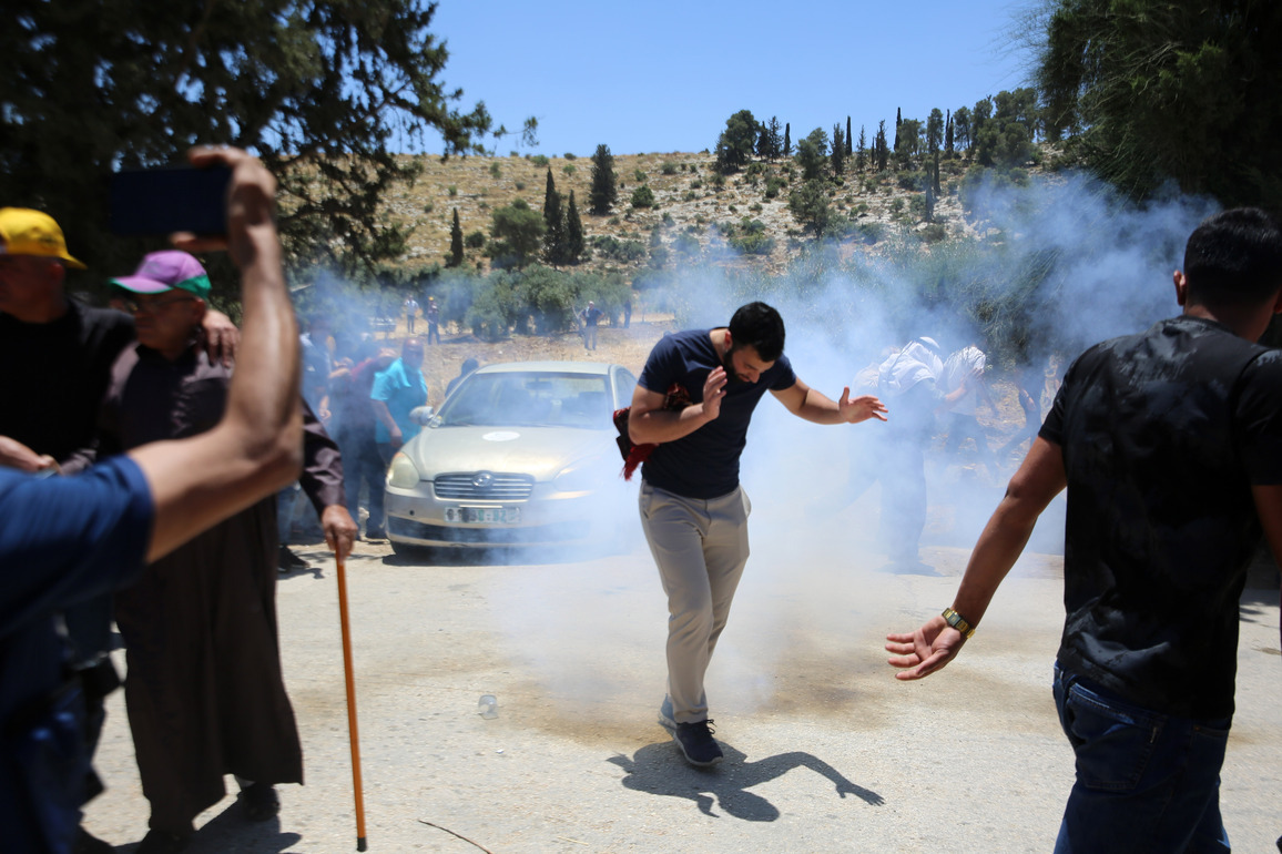 MIDEAST-WEST BANK-HEBRON-DEMONSTRATION-ISRAELI FORCES