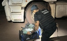 PF flagrou droga escondida em caminhão de minério no MS