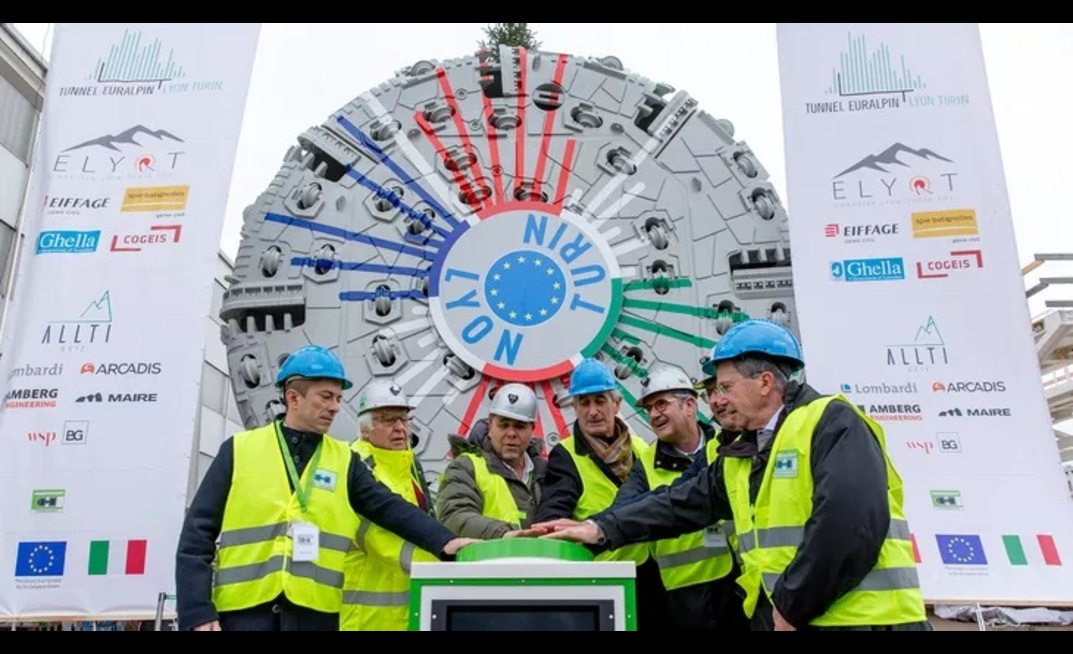  Together with representatives of the client and customer, Martin Herrenknecht presses the start button that triggers the rotation of the cutterhead on the fourth TBM out of five order for the tunnelling between Lyon and Turin  