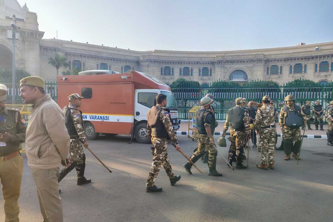 Lucknow: Security heightened outside Uttar Pradesh Assembly ahead of Budget Session