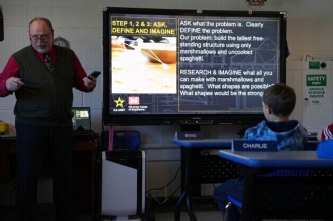 USACE Engineer Engages Fifth Graders Through STARBASE STEM Program in Wilmington