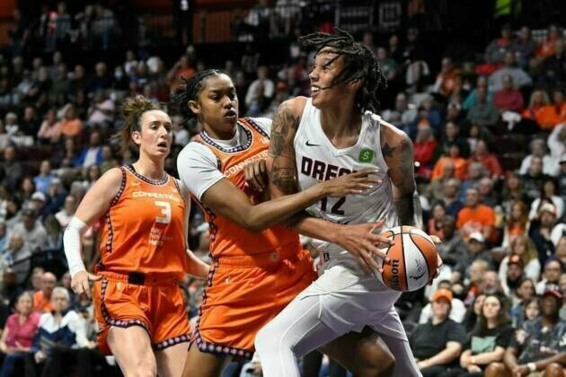 Brittney Griner scores 17, Dream rout Sun in sixth straight win