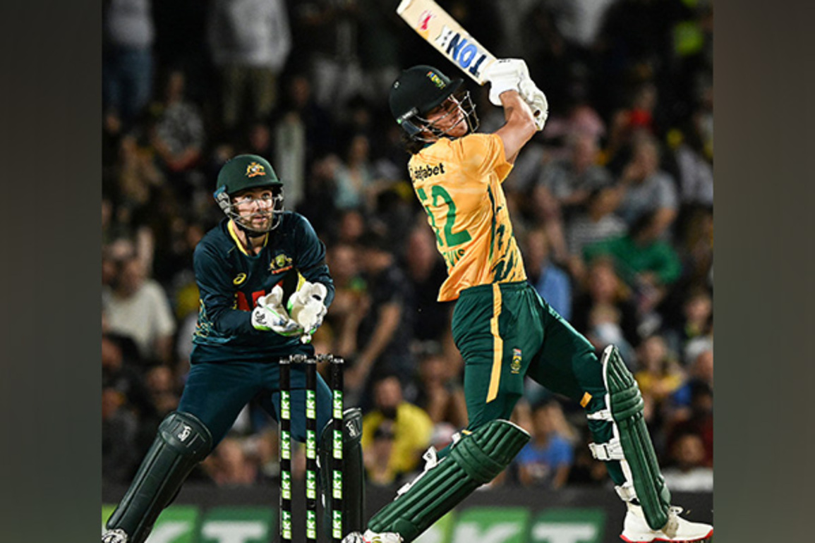 Australia restricts South Africa to 172/7 after Brevis blitz