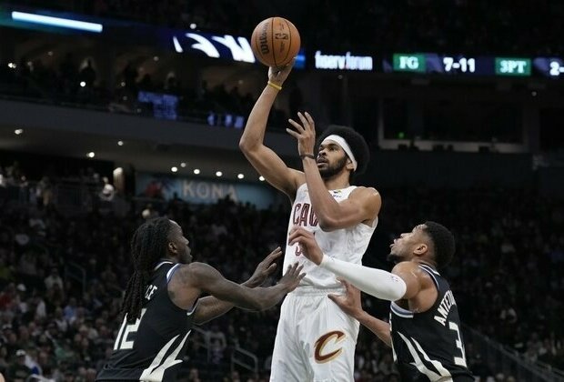 Balanced offense lets Cavs beat Bucks for 14th straight win