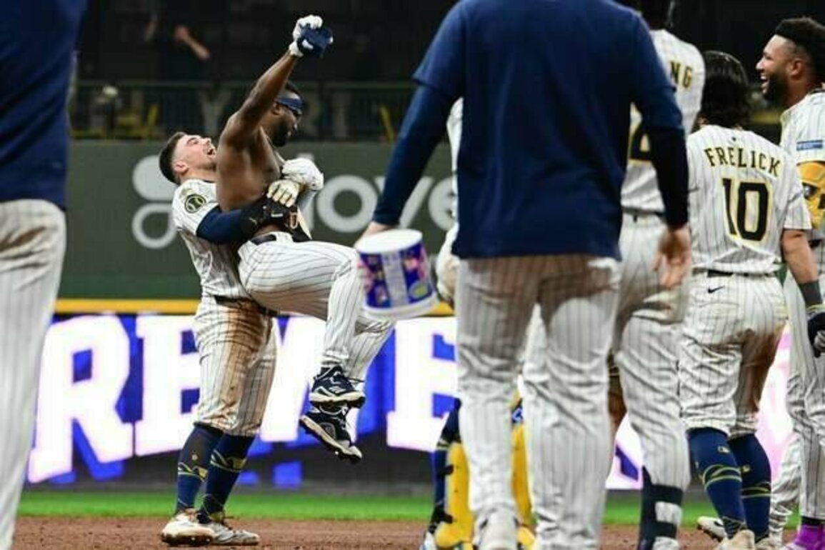 After clinching playoff spot, Brewers rally past Cards in 10