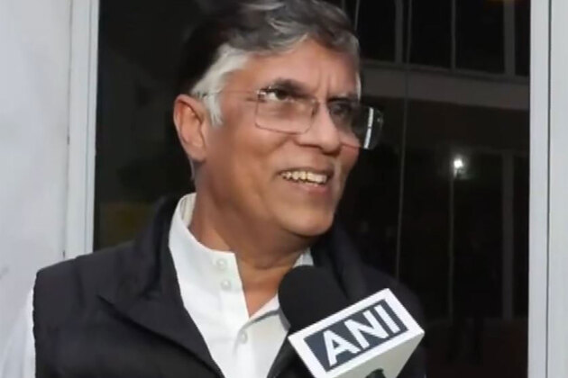 "Quite surprising invitation was sent...": Congress leader Pawan Khera reacts to Shashi Tharoor's President's banquet invite