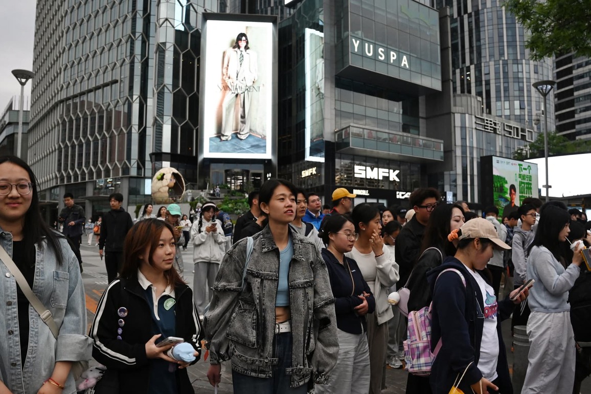Big Chinese companies like Alibaba show that AI-powered ads are giving shopping a boost