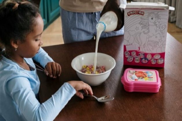 Researchers say whole fat milk is as good as low fat for kids