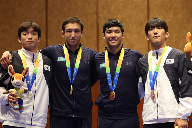 (SP)CHINA-HAINAN-SANYA-ASIAN BEACH GAMES-JIU JITSU-MEN'S -69KG-AWARDING CEREMONY(CN)