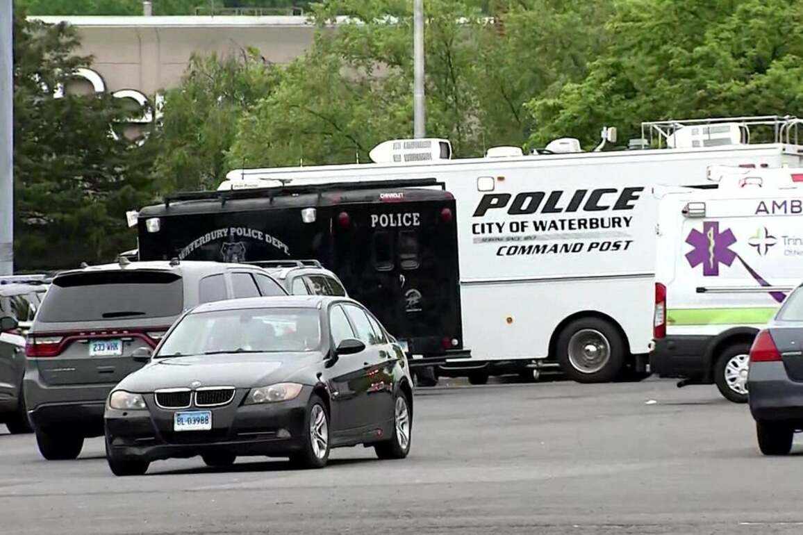 Man charged in Waterbury, Connecticut mall shooting, police say - CBS New York