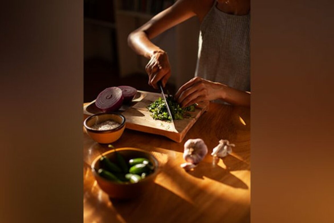 Cutting boards can produce microparticles when chopping veggies: Study