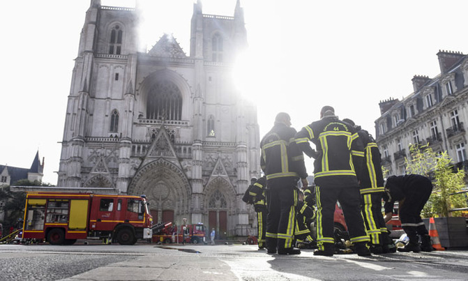 'Major fire' hits cathedral in French city of Nantes 'Major fire' hits cathedral in French city of Nantes