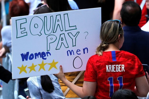 &#039;Equal pay&#039; Fight Resonates as New York Fetes US Women&#039;s Soccer Team