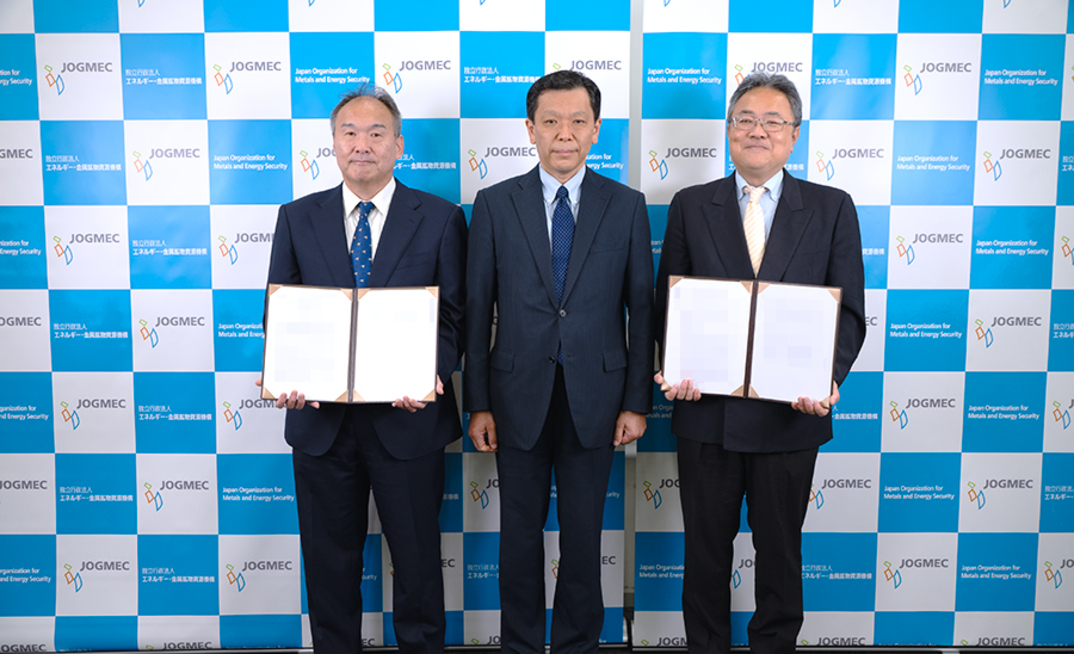 JOGMEC (Left to Right) Kubota Hiroshi, Executive Vice President of Metals Unit, Daito Michio, President and Mori Hiroyuki, Executive Vice President of Energy Business Unit. Image courtesy of JOGMEC.