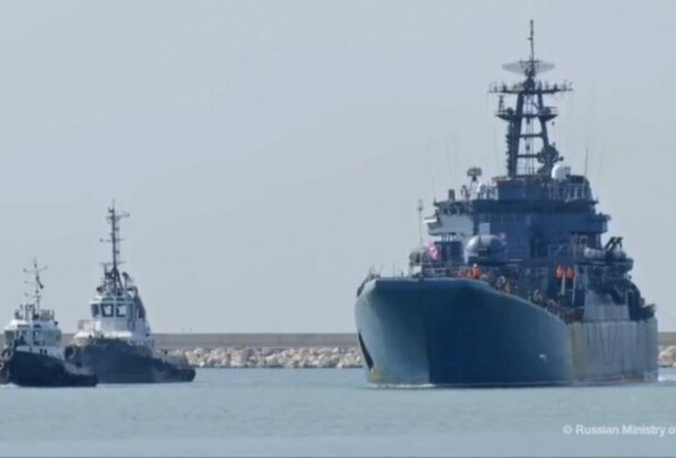 Russian Navy ships dock in Syria