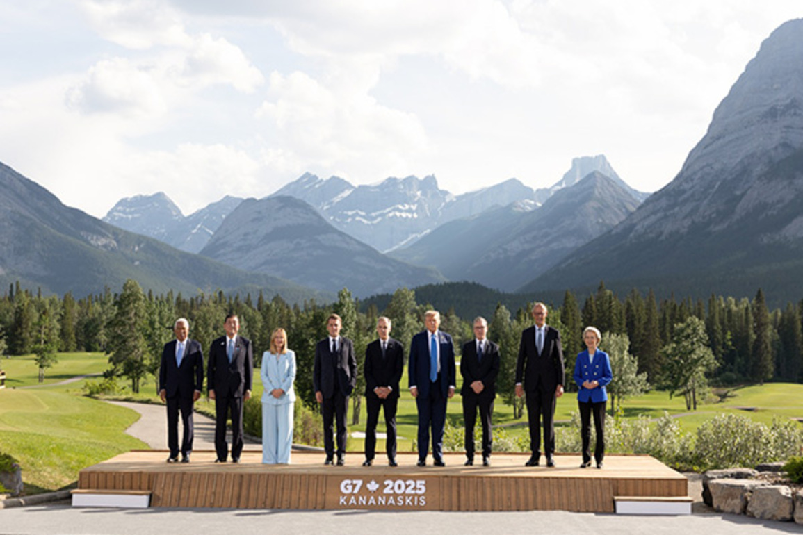 G7 leaders pose for family photo as Trump cuts short Canada visit amid Middle East tensions