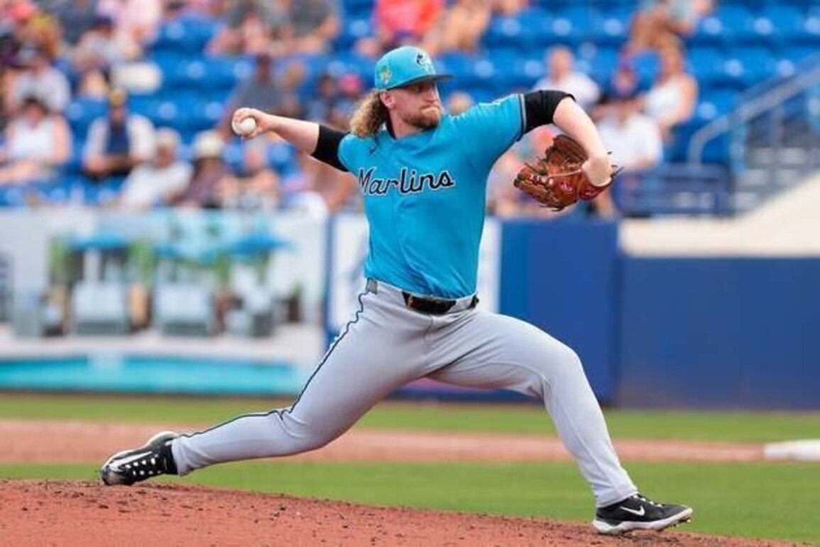 Report: Marlins to select contract of RHP Zach Brzykcy