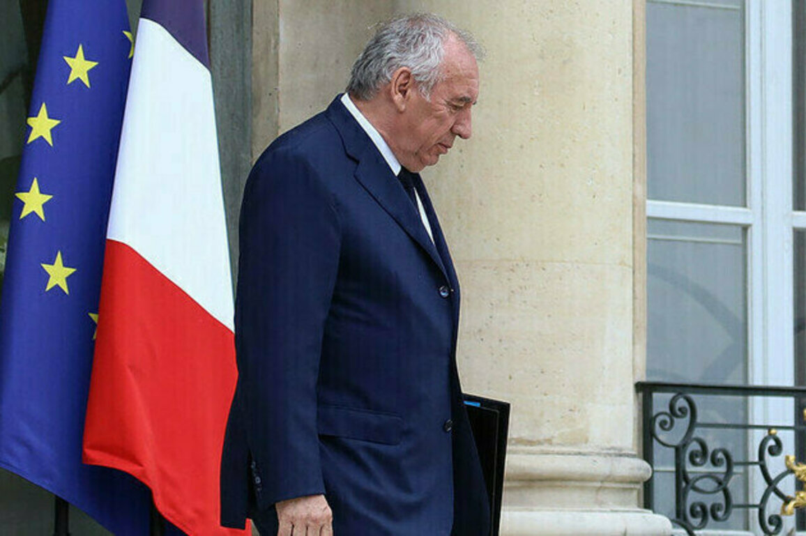 French government collapses