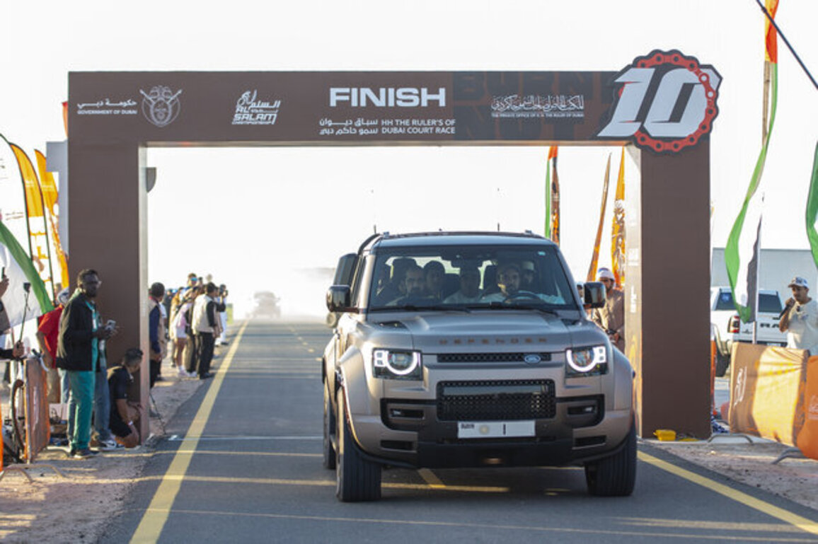 Mohammed bin Rashid witnesses key stages of Elite Race held as part of Al Salam Cycling Championship