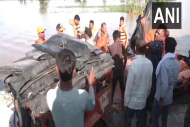 Punjab: NDRF teams provide relief materials in flood-affected Fazilka, rescue 1500 villagers