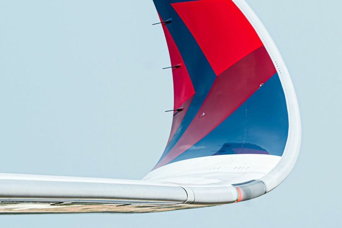 Atlanta-bound flight lands in Charlotte after fumes reported in cockpit