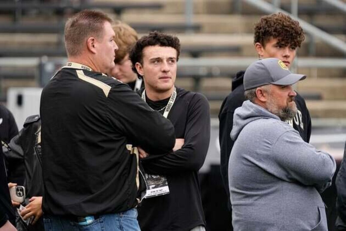 QB R.J. Day, son of Ohio St, coach, commits to Northwestern