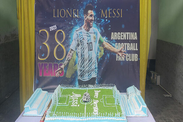 Lionel Messi fans in Kolkata celebrate the Argentine maestro's 38th birthday
