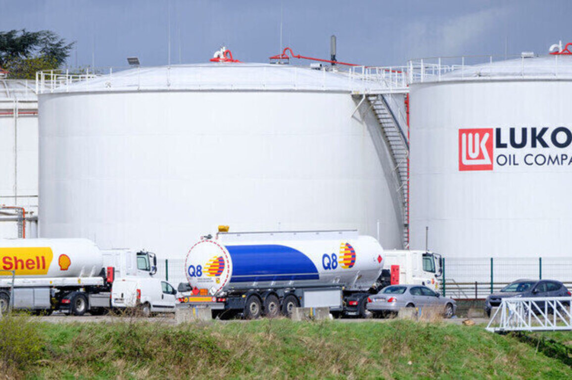 Sanctioned Russian oil giant to sell foreign assets