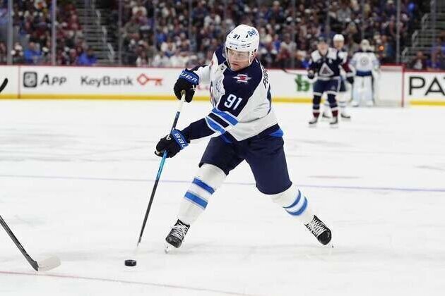 Cole Perfetti's late goal lifts Jets over Avalanche