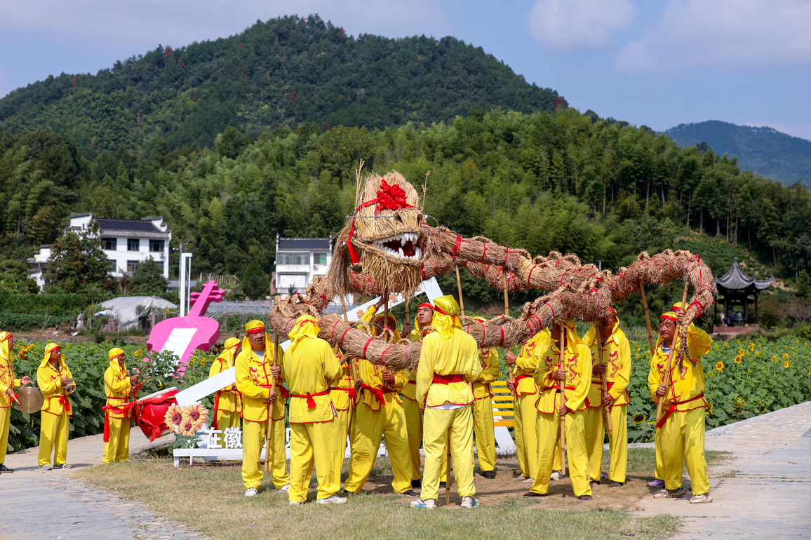 (AmazingAnhui)CHINA-ANHUI-STRAW-WOVEN DRAGON-MID-AUTUMN FESTIVAL (CN)
