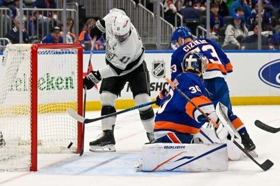 Anze Kopitar on cusp of history as Kings hold off Isles
