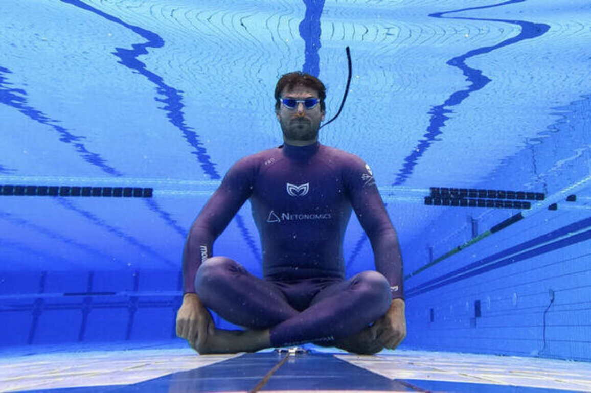 The Bright Side: Croatian freediver's sets breathtaking record