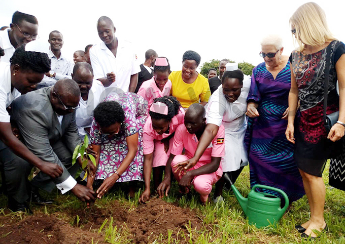 acob ulanyah left joined by health minister ane uth ceng mbassador alac and health workers to plant a tree hoto by rnest umwesige