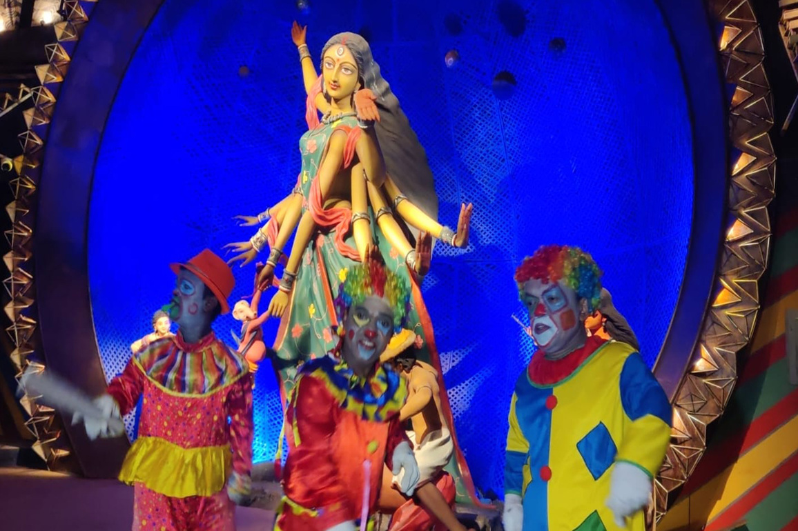 Durga Puja 2025: Barisha Club's 'Shunyo Prithibi' pandal pays tribute to Bengal's forgotten circus performers