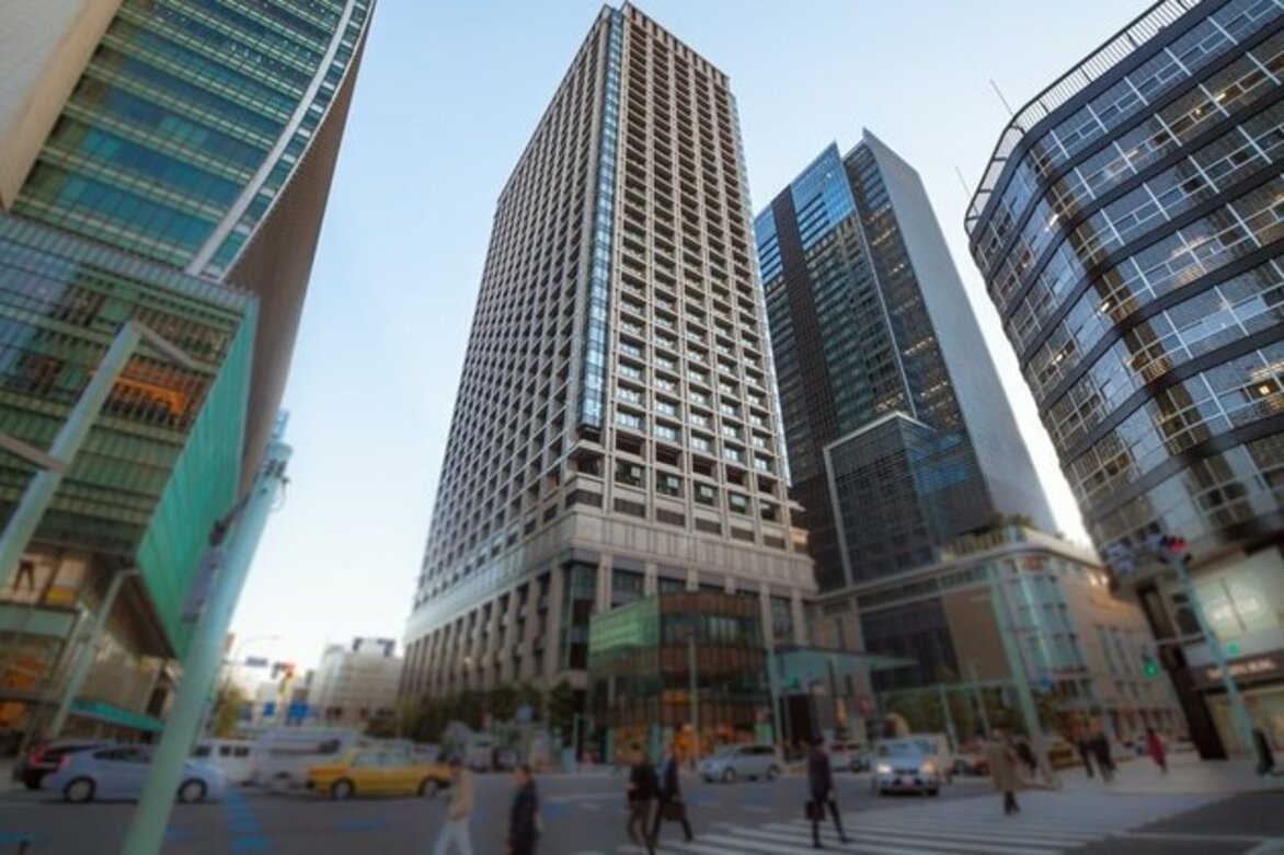 Tokyo stocks close lower