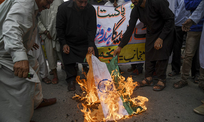 Five dead as Pakistan, India exchange fire in Kashmir Five dead as Pakistan, India exchange fire in Kashmir