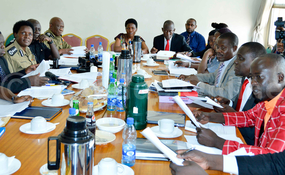 Abakungu ba poliisi nga bali mu kakiiko ka Palamenti ak'eby'okwerinda. EKIFAANANYI: KIZITO MUSOKE Abakungu ba poliisi nga bali mu kakiiko ka Palamenti ak'eby'okwerinda. EKIFAANANYI: KIZITO MUSOKE