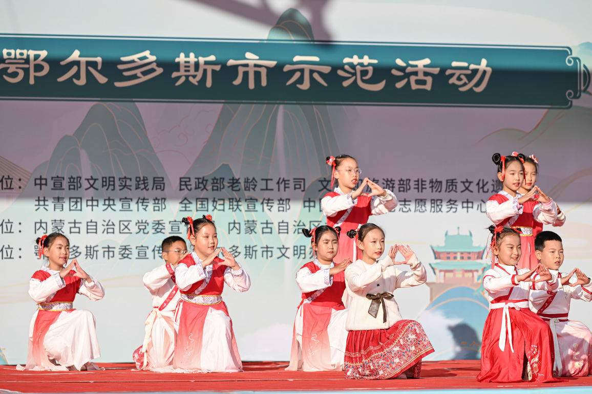 CHINA-INNER MONGOLIA-ERDOS-CHONGYANG FESTIVAL (CN)
