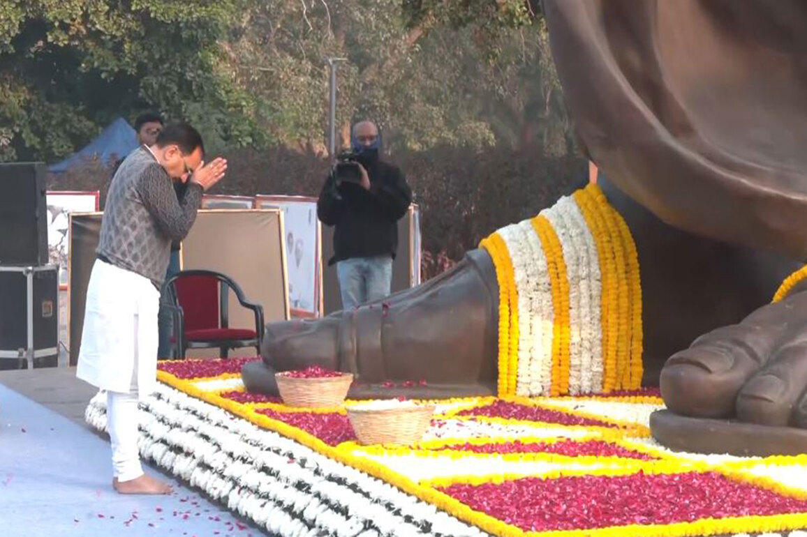 Delhi: BJP leaders pay floral tributes to Pandit Deendayal Upadhyaya on death anniversary