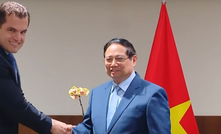 Daniel Guardado, da Vale, e o primeiro-ministro do Vietnã, Pham Minh Chinh