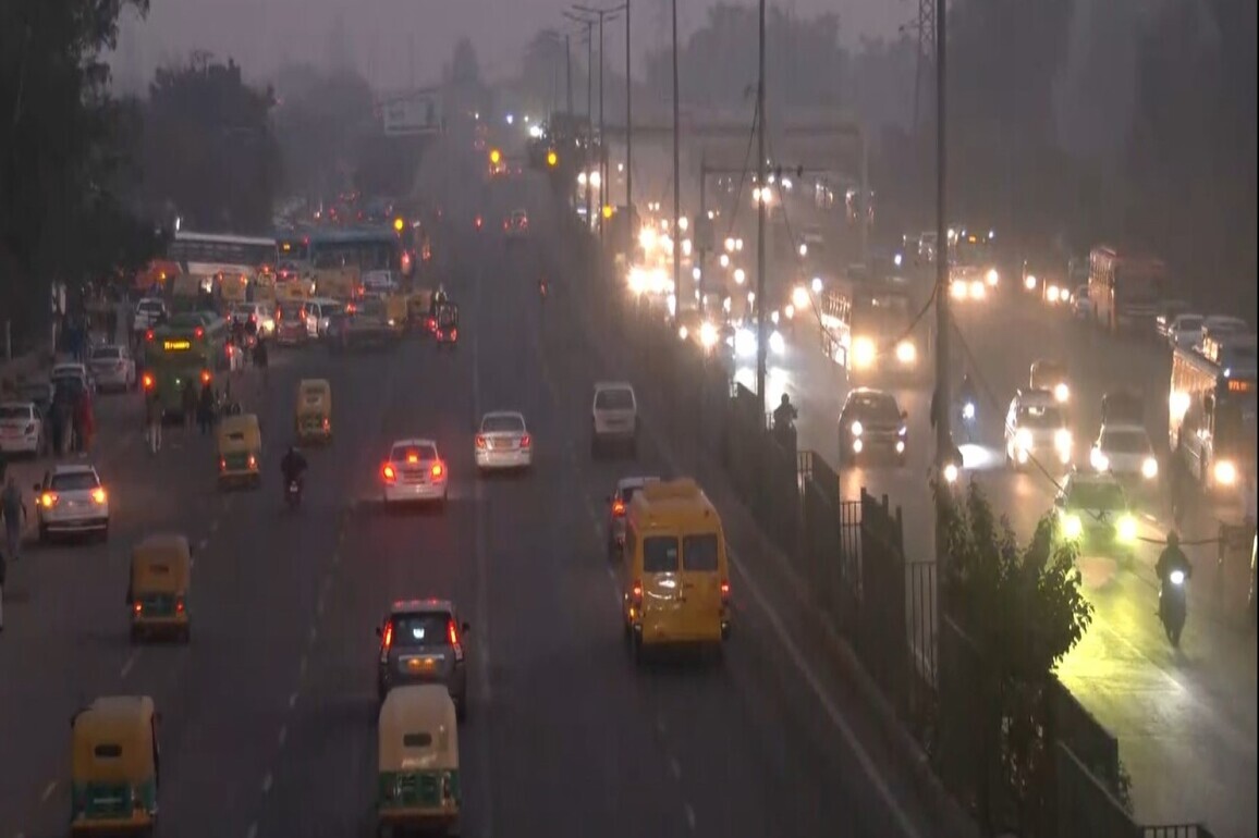 Air quality improves slightly in Delhi with AQI remaining 'poor'