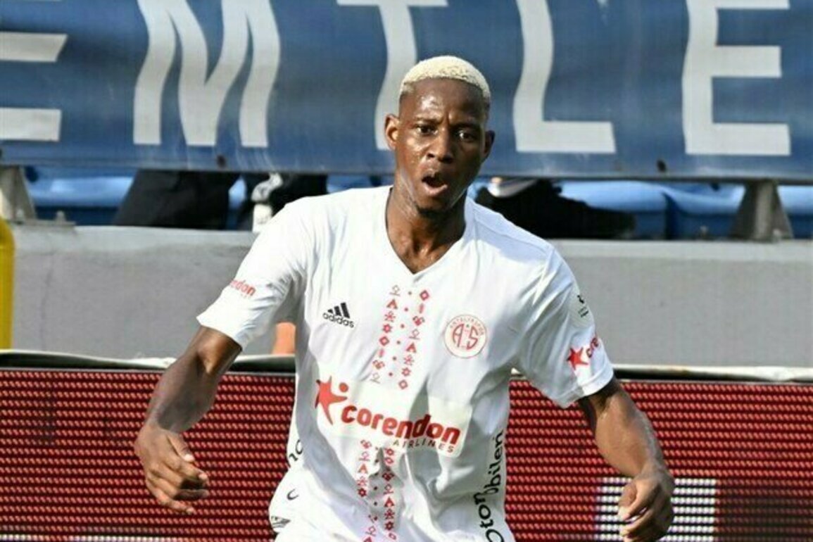 Moussa Djenepo Joins Iran's Esteghlal