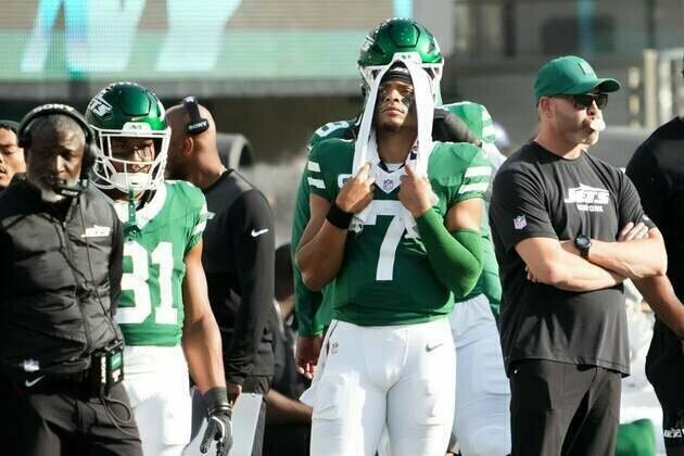 Jets' QB1 call on hold as Aaron Glenn seeks outside input