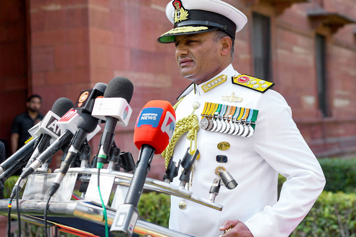 Communication and Electronic Warfare specialist Admiral Krishna Swaminathan assumes charge as 27th Chief of Naval Staff