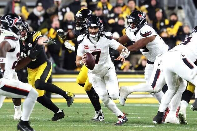 Defensive touchdowns seal Texans' victory over Steelers