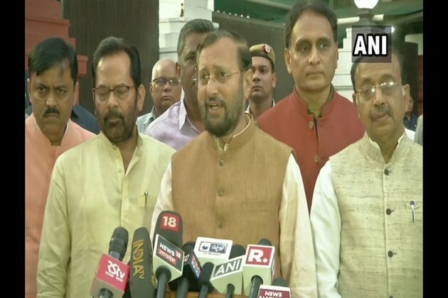 Kolkata violence: BJP delegation submits memorandum to VP Naidu
