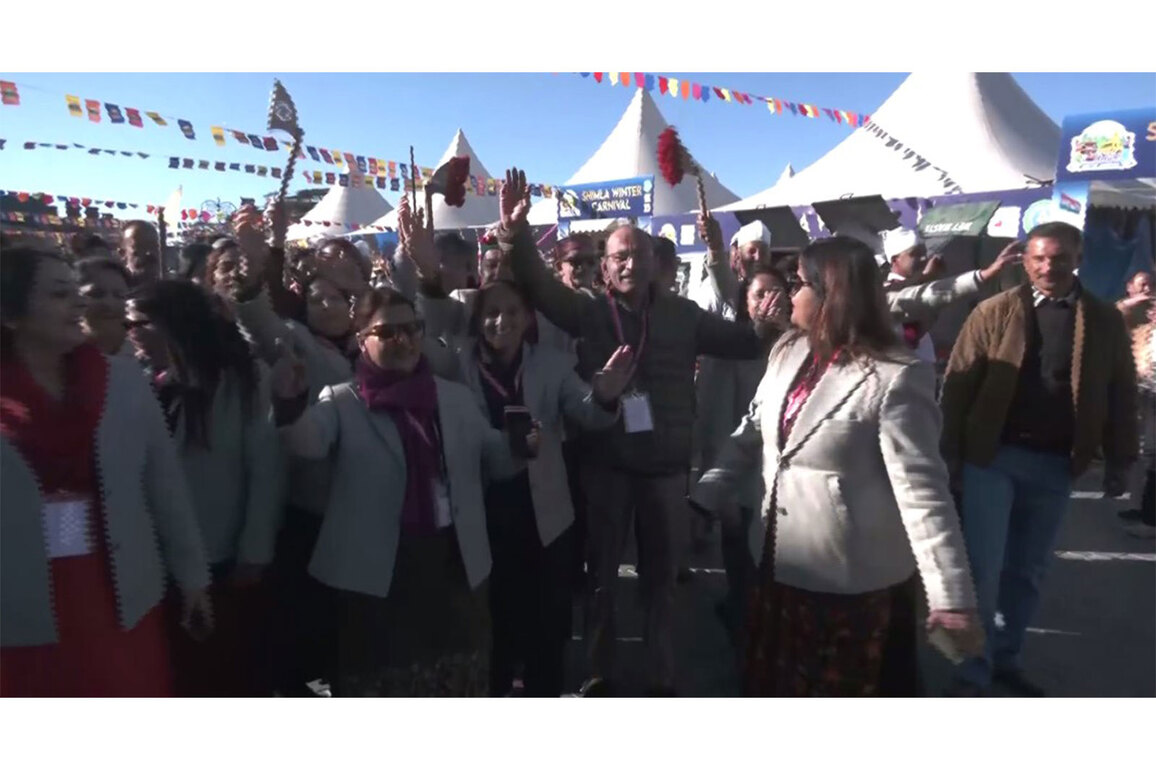 Hundreds of women perform folk dance during winter carnival in Shimla, tourists cheer cultural spectacle