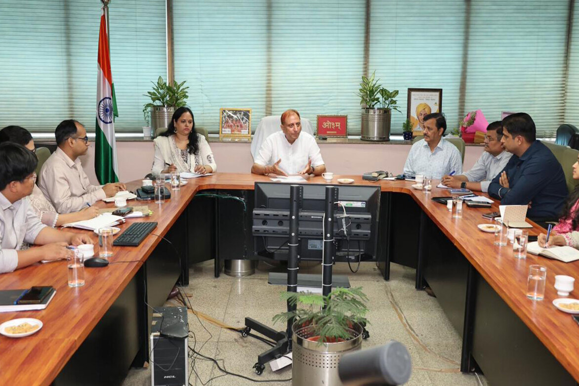 Delhi Mayor Pravesh Wahi prioritises sanitation, warns strict action against negligence