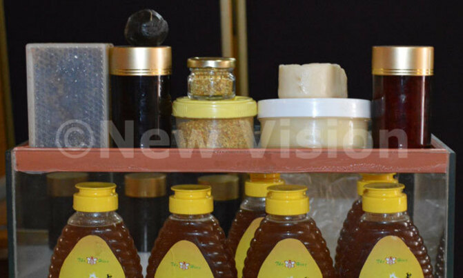 Honey slowly replacing sugar Honey slowly replacing sugar